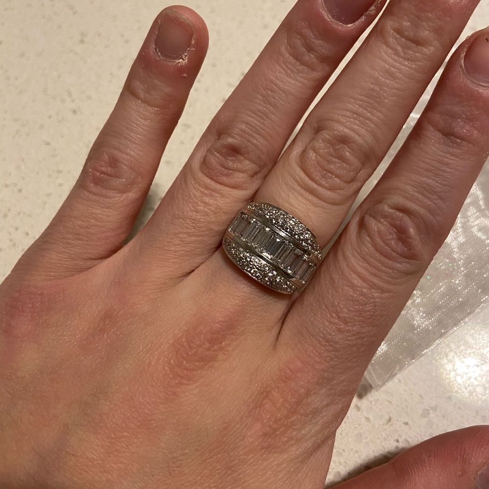 Beautiful comfy and casual ring size 7!! New